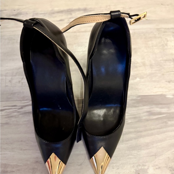 Elegant Black and Gold Women's Heels size 7 - Picture 7 of 9